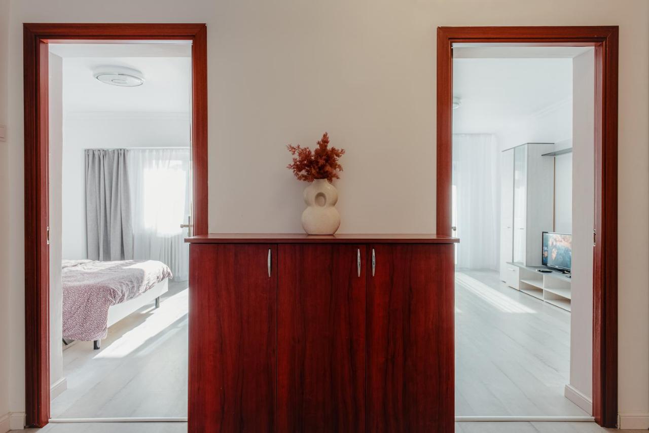 Apartament 2 Camere, Decomandat, In Zona Centrala Boekarest Buitenkant foto