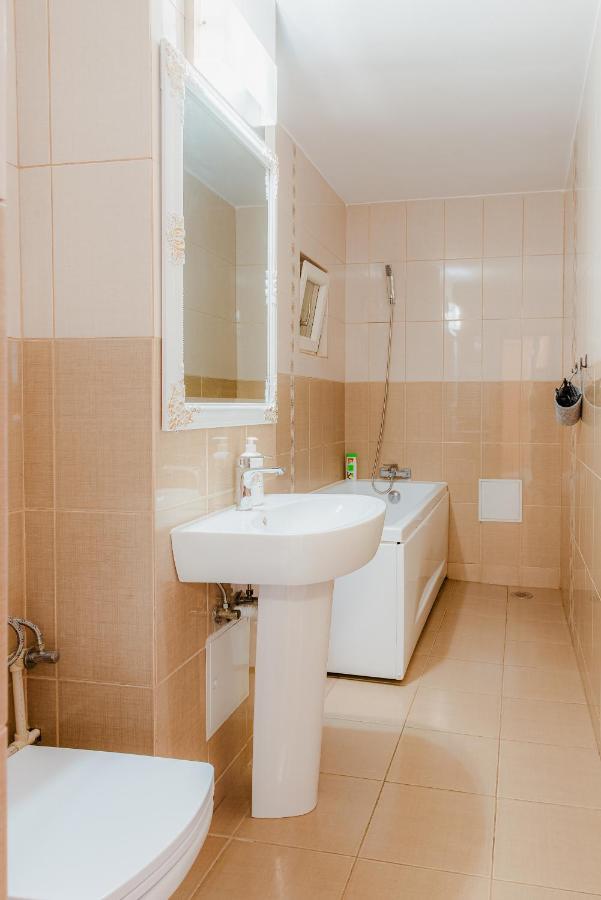 Apartament 2 Camere, Decomandat, In Zona Centrala Boekarest Buitenkant foto
