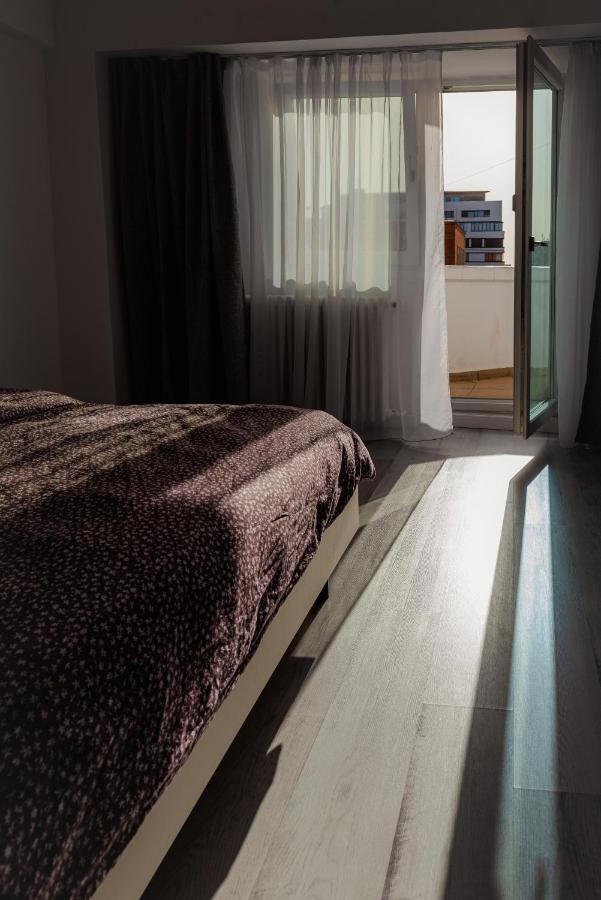 Apartament 2 Camere, Decomandat, In Zona Centrala Boekarest Buitenkant foto